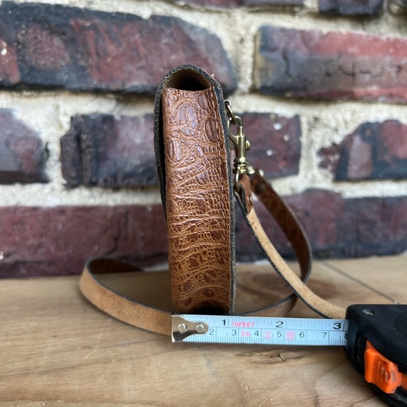 Vintage mini crocodile style leather purse/belt purse - Picture 6 of 11